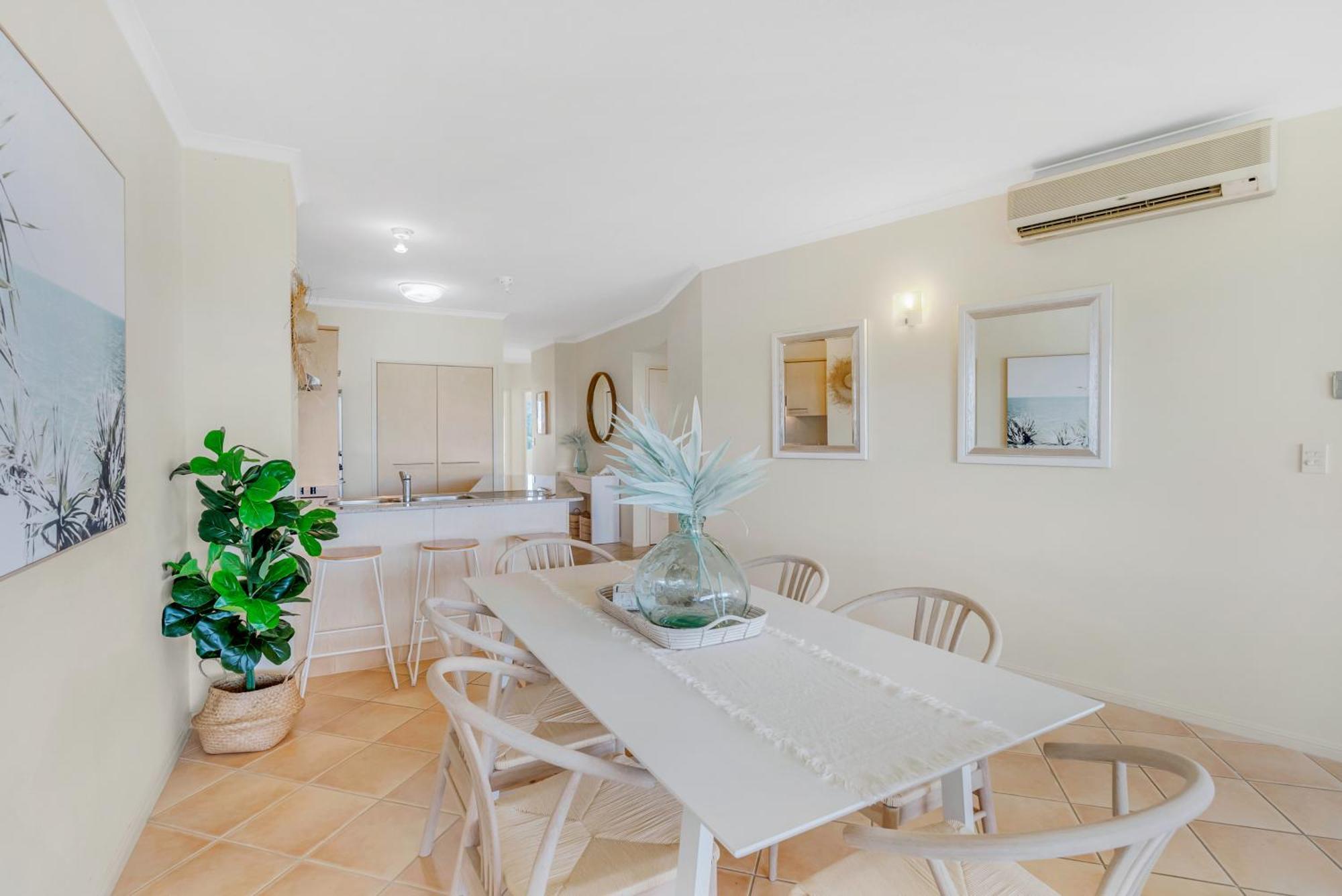 Water Views On The Esplanade Apartment Cairns