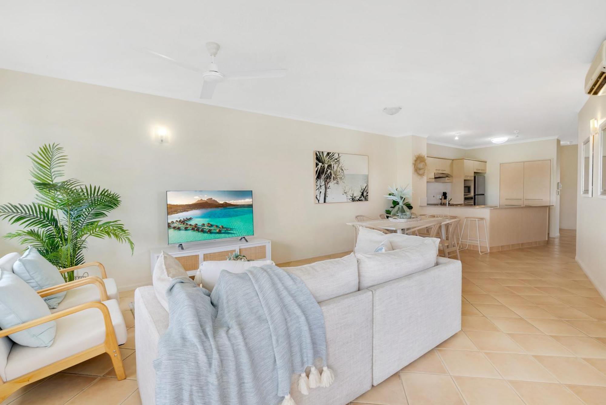 Water Views On The Esplanade Apartment *