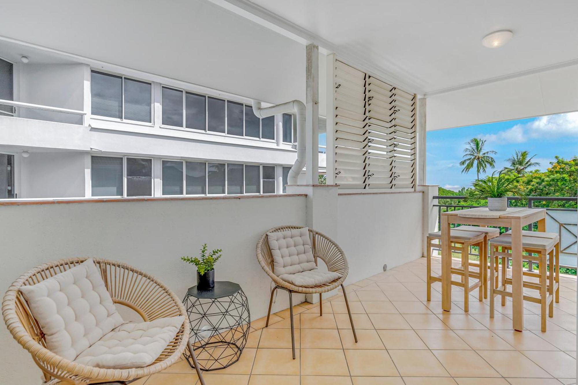Water Views On The Esplanade Apartment *