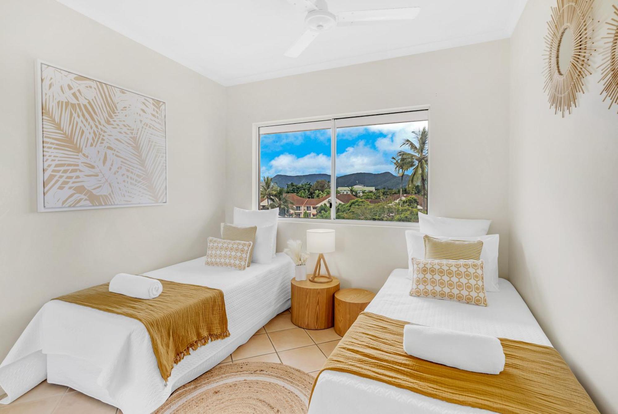 Water Views On The Esplanade Apartment *