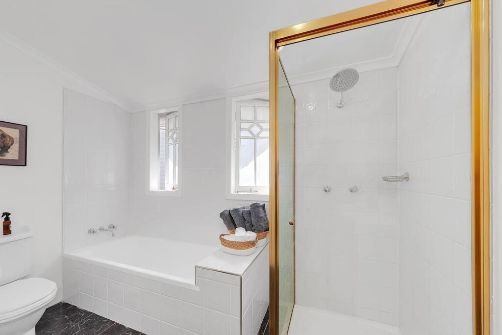 Masterfully Restored Queenslander Near Esplanade * Cairns