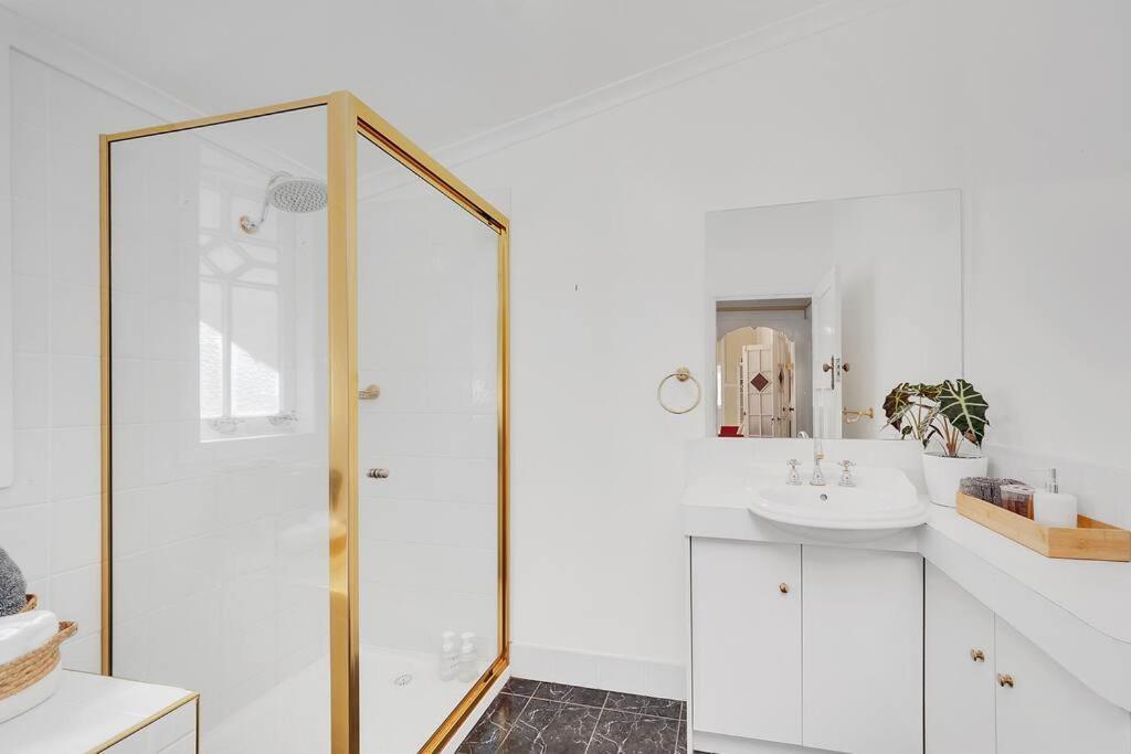 Holiday home Masterfully Restored Queenslander Near Esplanade