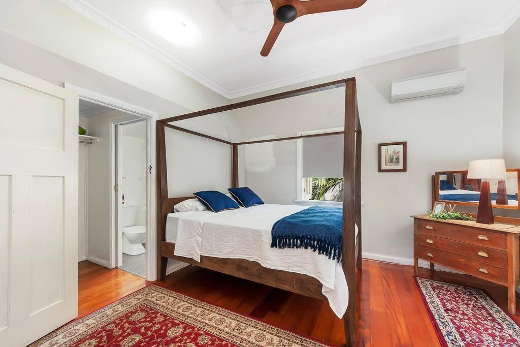 Masterfully Restored Queenslander Near Esplanade Holiday home Cairns
