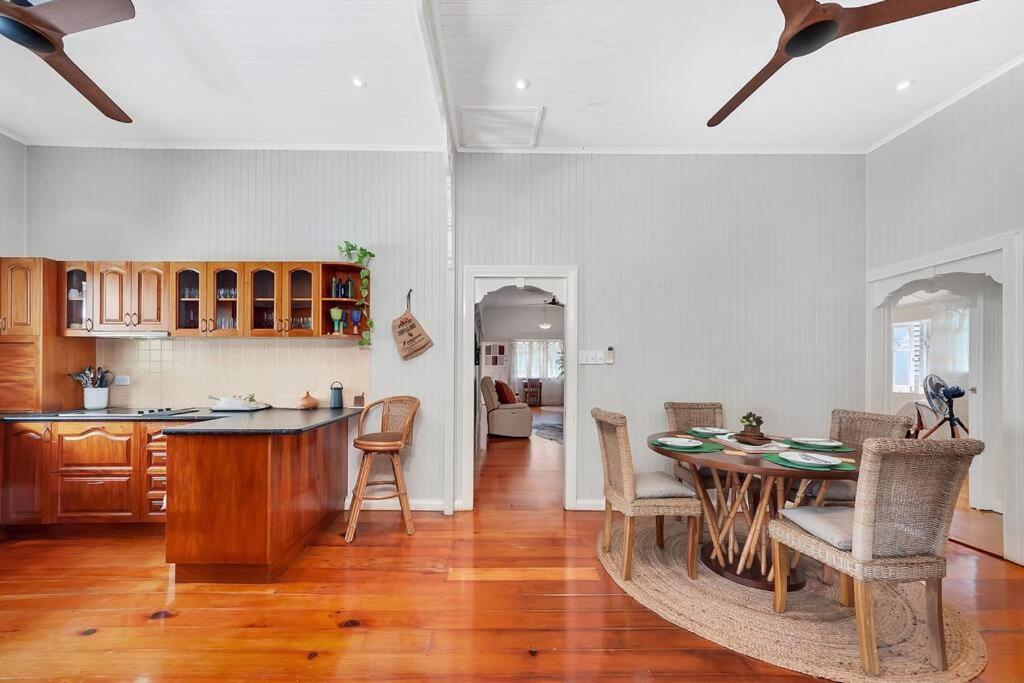 Masterfully Restored Queenslander Near Esplanade