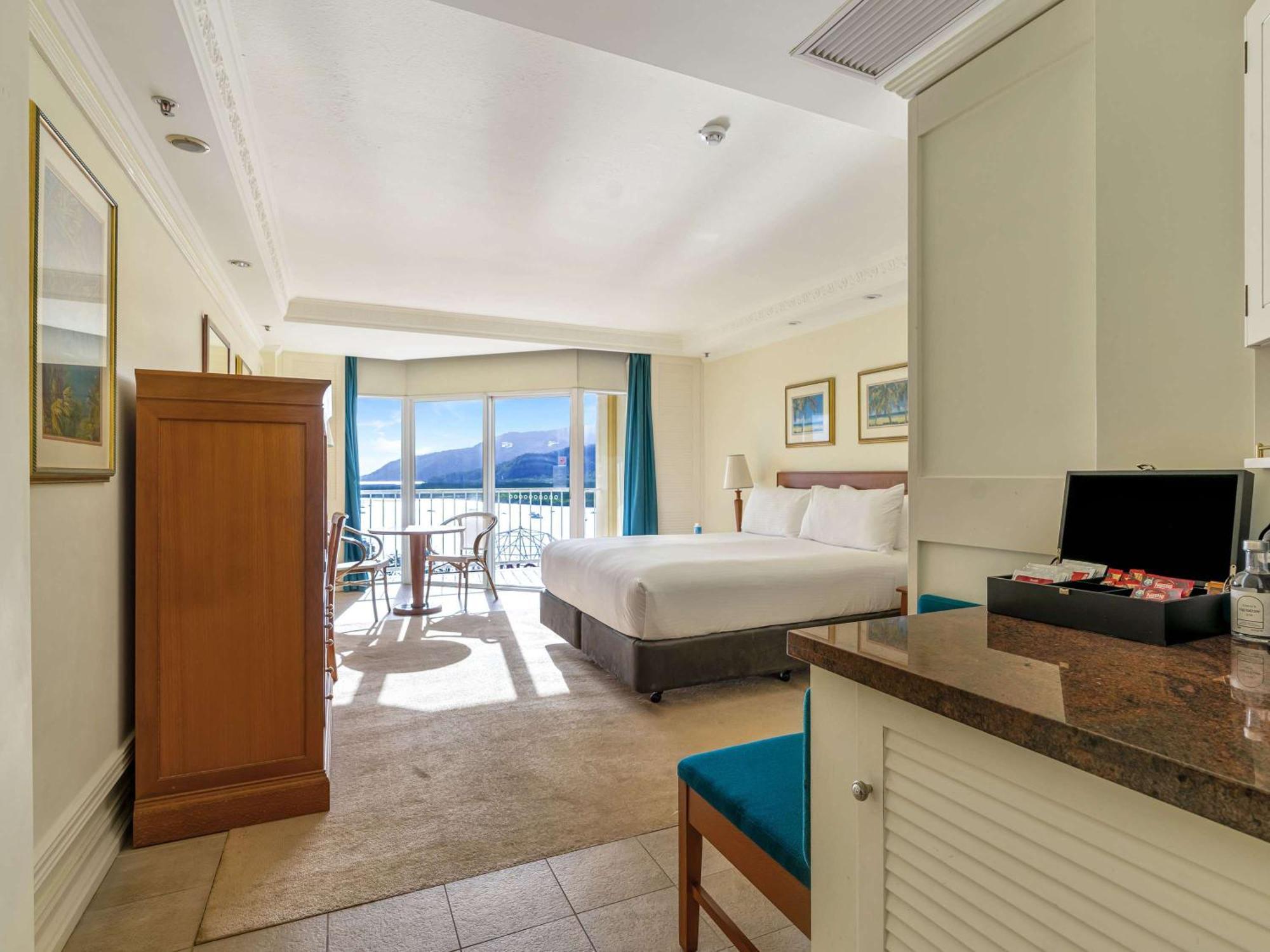 Pullman International 5*
