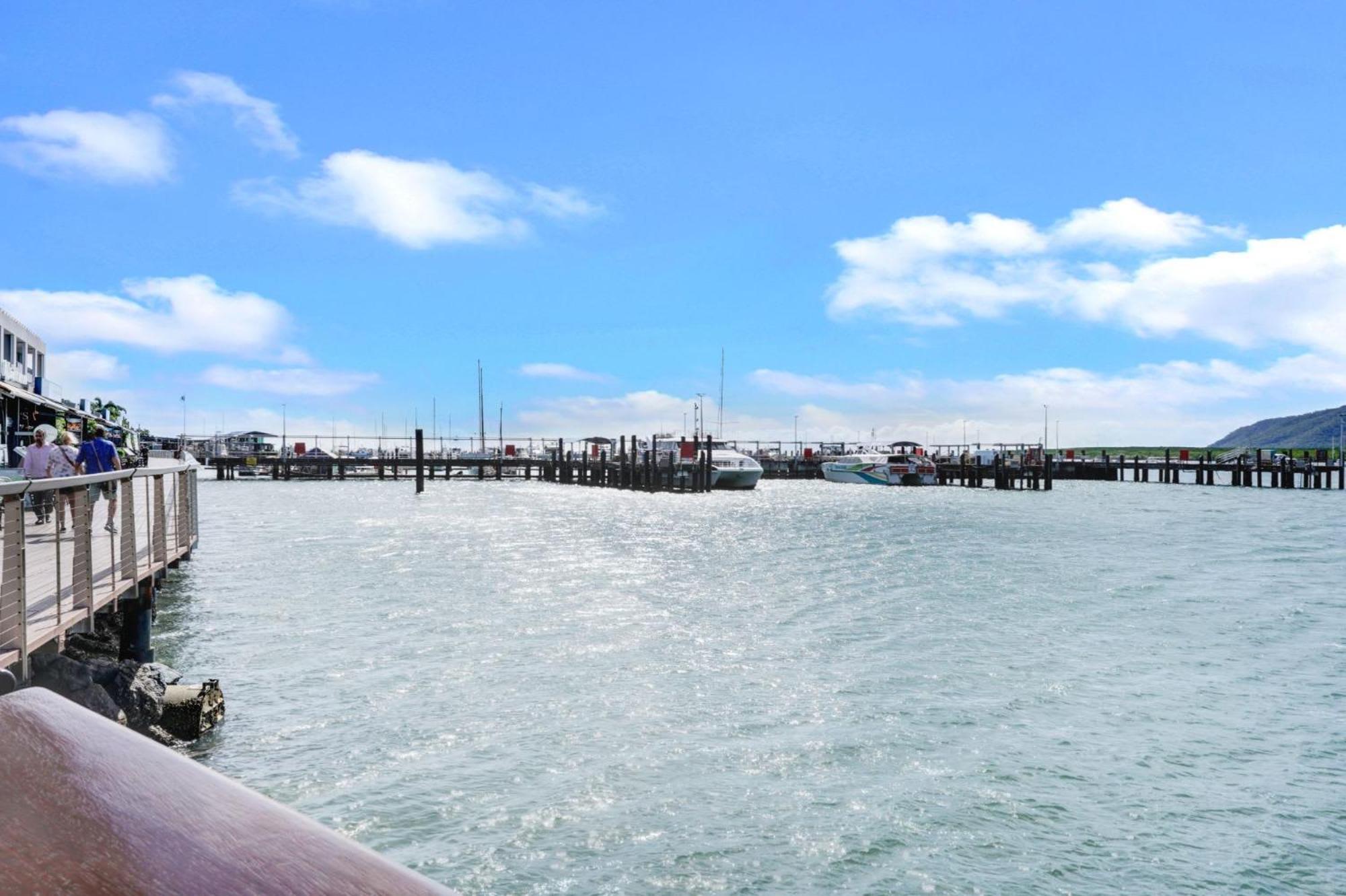 Apartment 219 Harbour Lights With Ocean Views Cairns