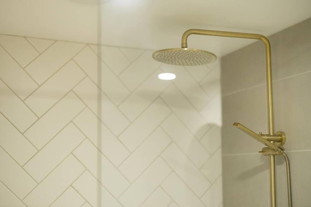 1 Bedroom - Stylish Getaway Apartment, Esplanade Cairns