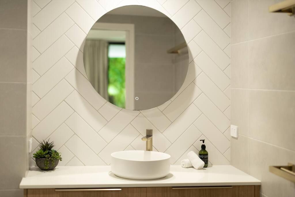 1 Bedroom - Stylish Getaway Apartment, Esplanade Apartment Cairns