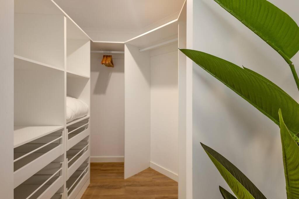 Apartment 1 Bedroom - Stylish Getaway Apartment, Esplanade Cairns