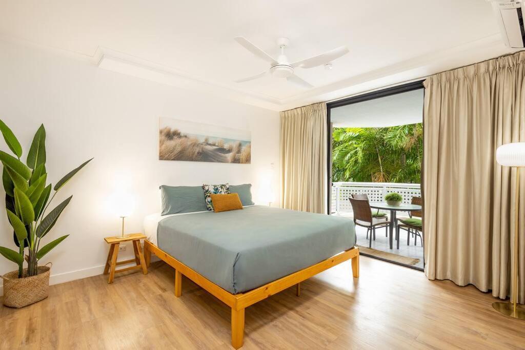 1 Bedroom - Stylish Getaway Apartment, Esplanade *