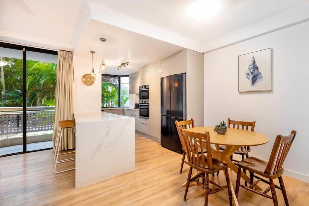 1 Bedroom - Stylish Getaway Apartment, Esplanade Apartment