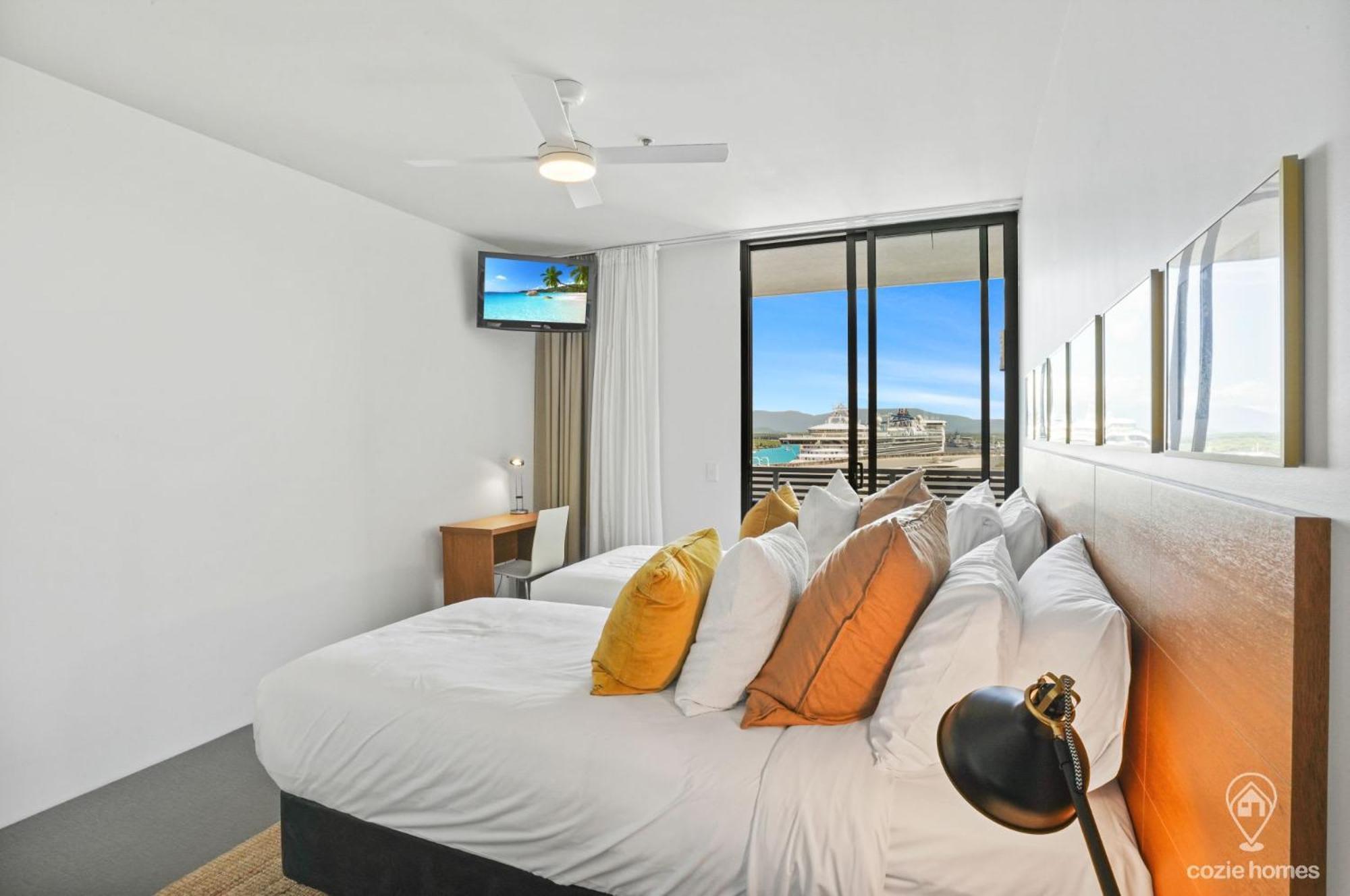 1101 Harbour Lights With Ocean Views