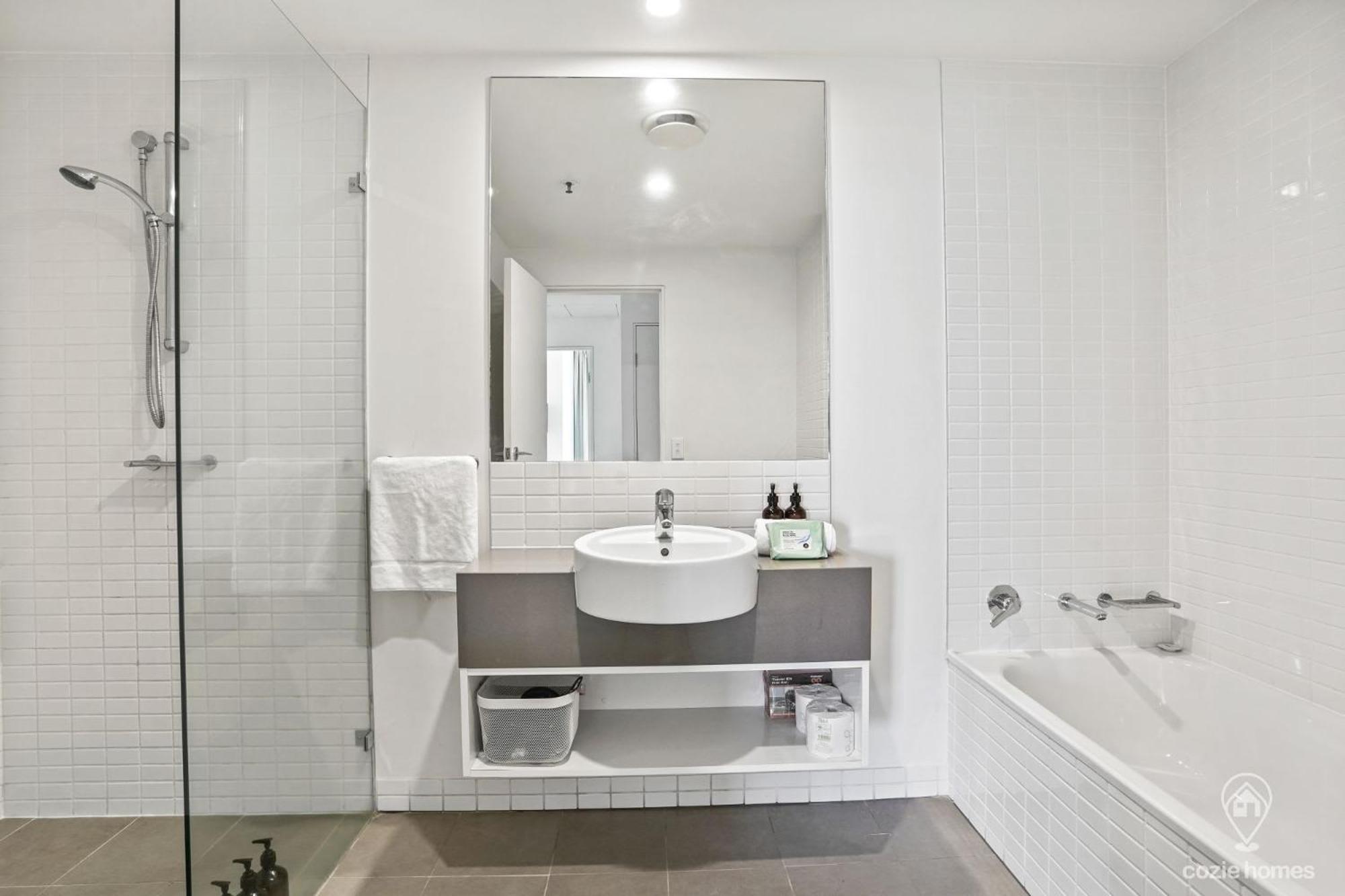 1101 Harbour Lights With Ocean Views *