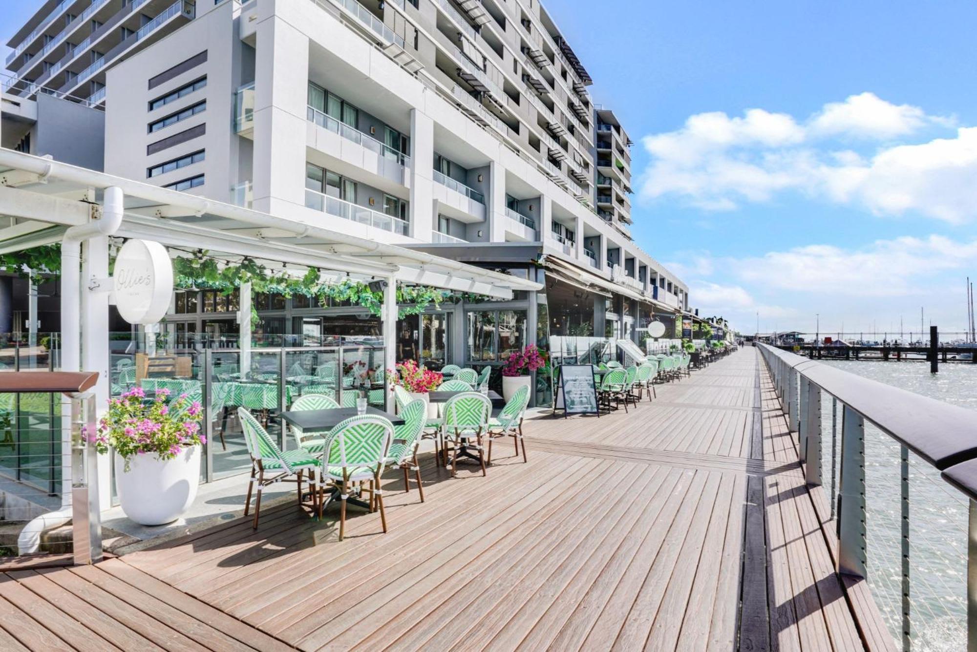 1101 Harbour Lights With Ocean Views * Cairns