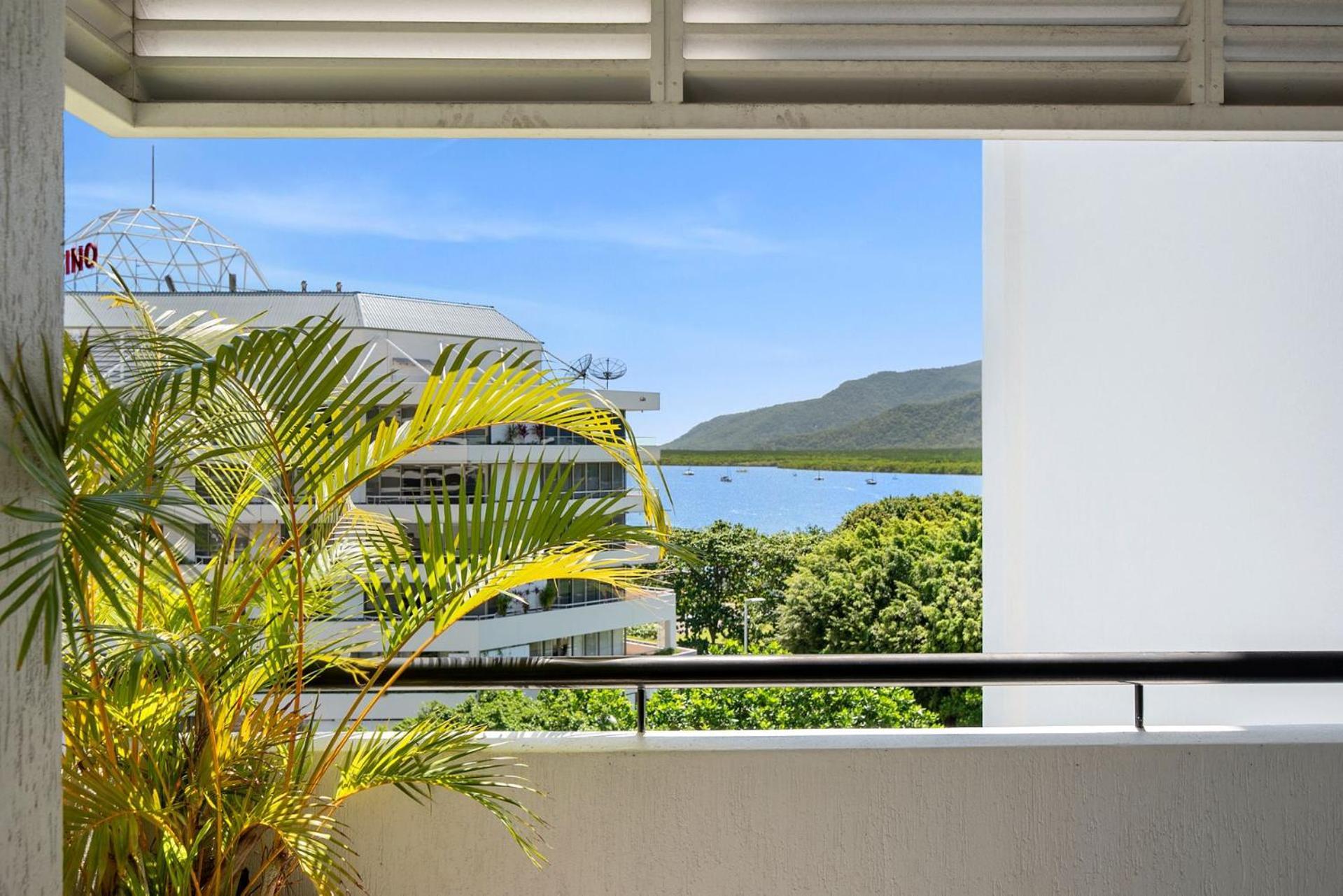 Apartment Belle Escapes 702 Cbd With Elevated And Water Views