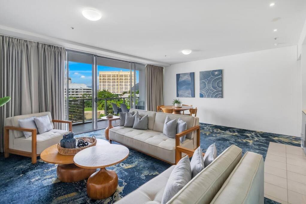 Horizons At Harbour Lights - Tropical Poolside Flair Cairns