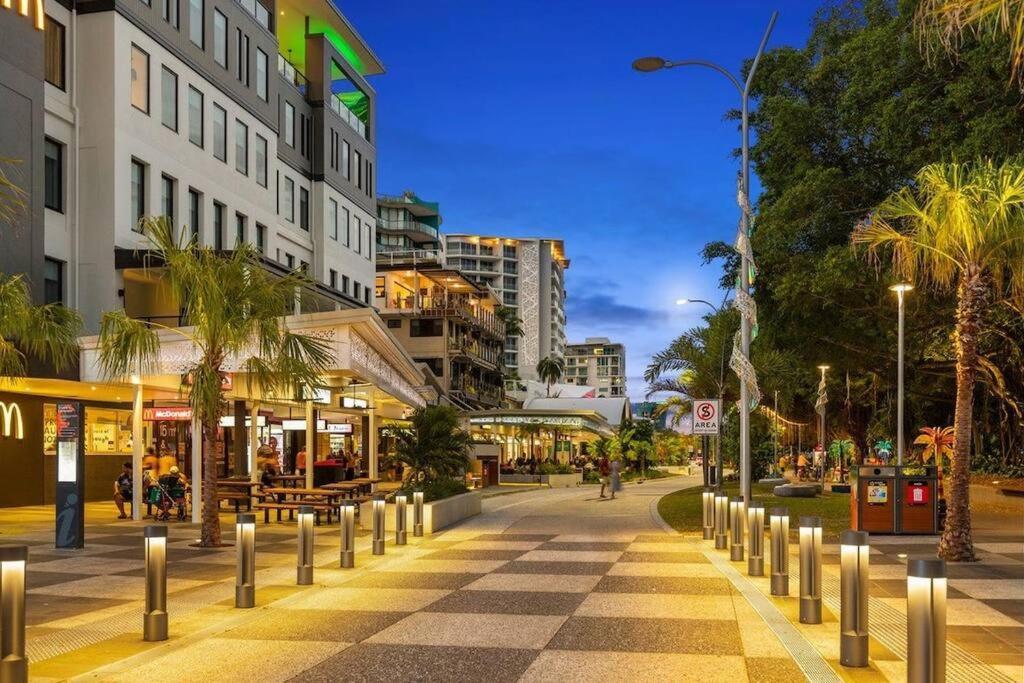Horizons At Harbour Lights - Tropical Poolside Flair * Cairns