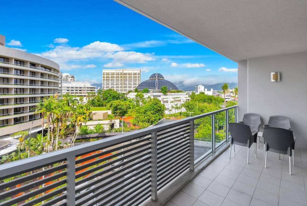Horizons At Harbour Lights - Tropical Poolside Flair *