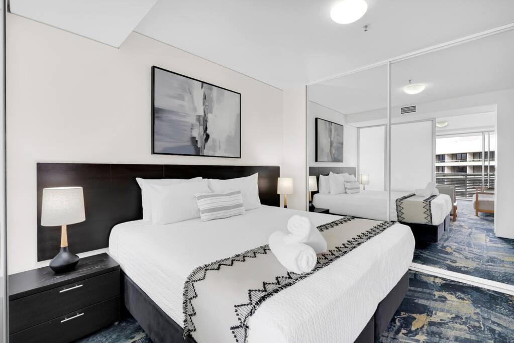 Living At Harbour Lights On The Waterfront * Cairns