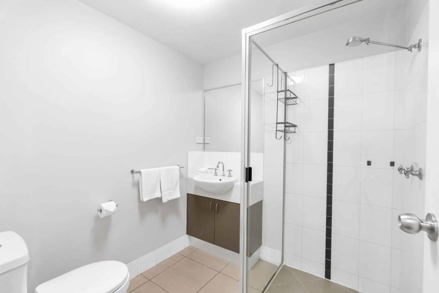 Relaxed Coastal Charm - A Stylish Resort-style Haven Apartment Cairns