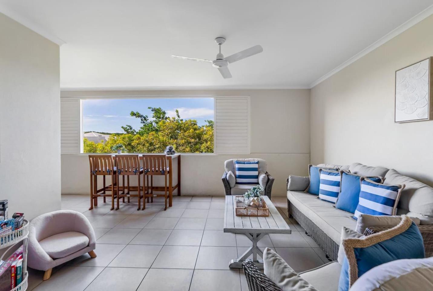 Relaxed Coastal Charm - A Stylish Resort-style Haven