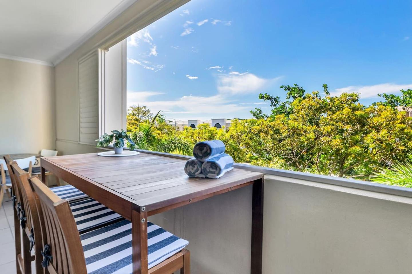 Relaxed Coastal Charm - A Stylish Resort-style Haven * Cairns