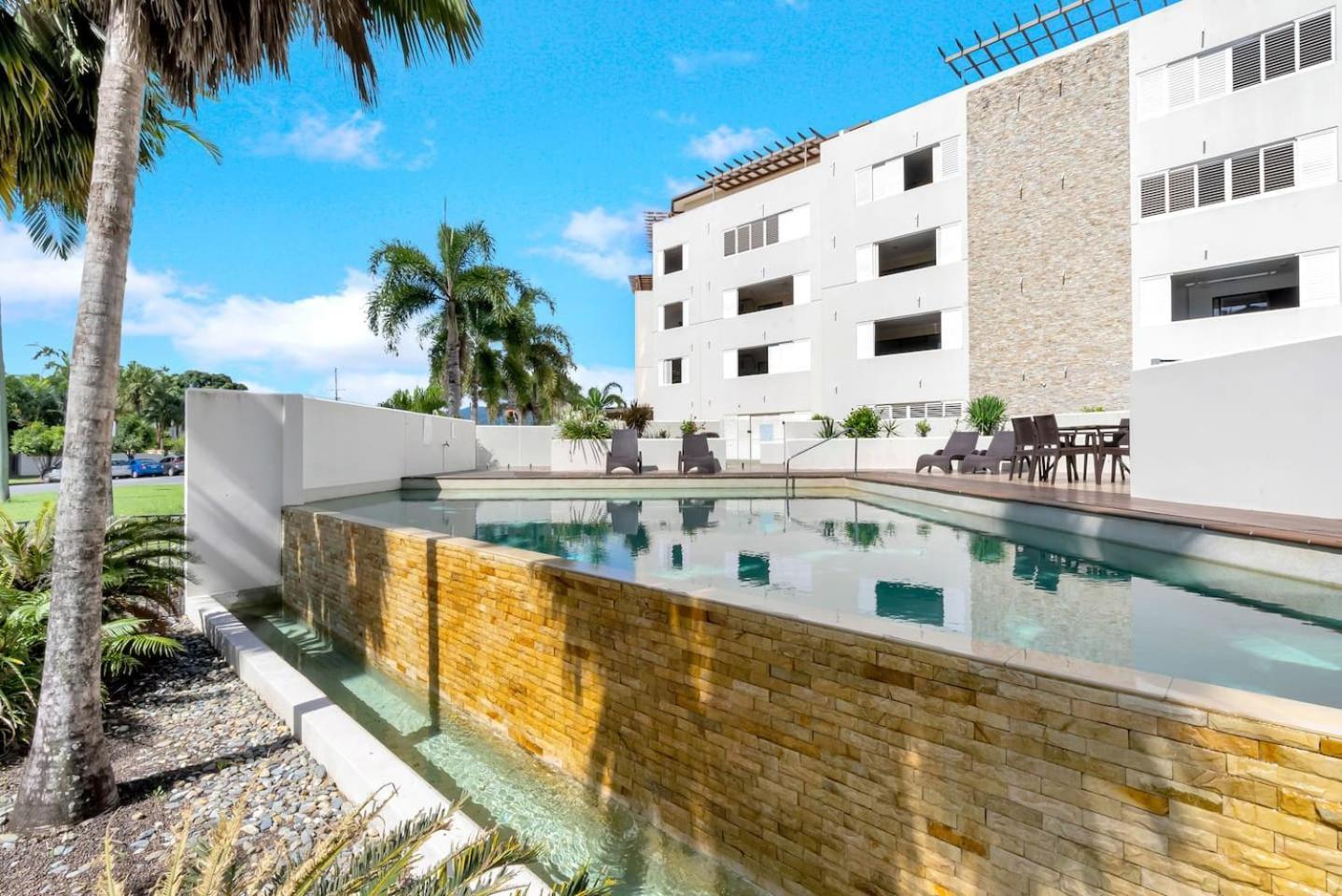 Relaxed Coastal Charm - A Stylish Resort-style Haven Apartment Cairns