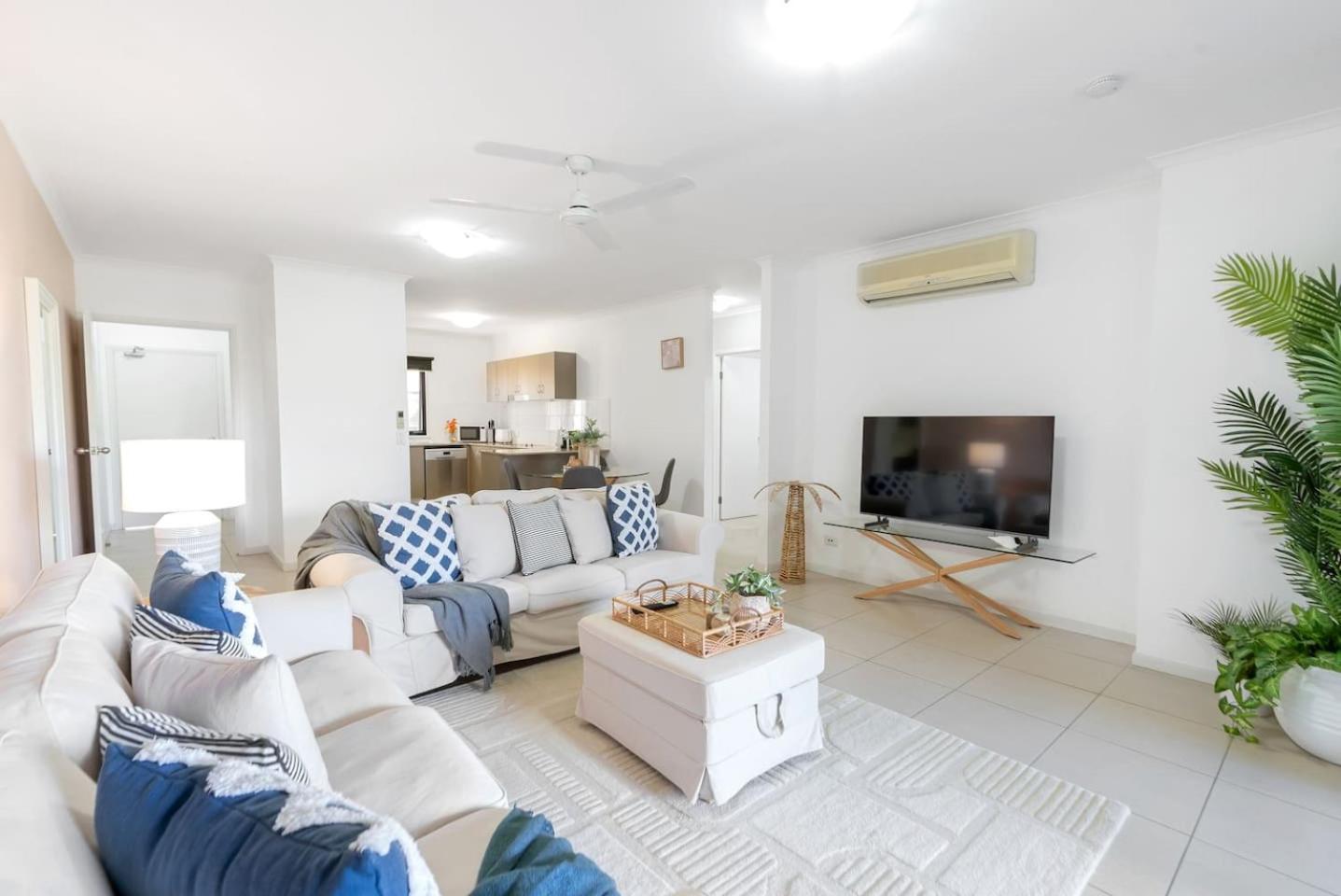 Relaxed Coastal Charm - A Stylish Resort-style Haven Apartment