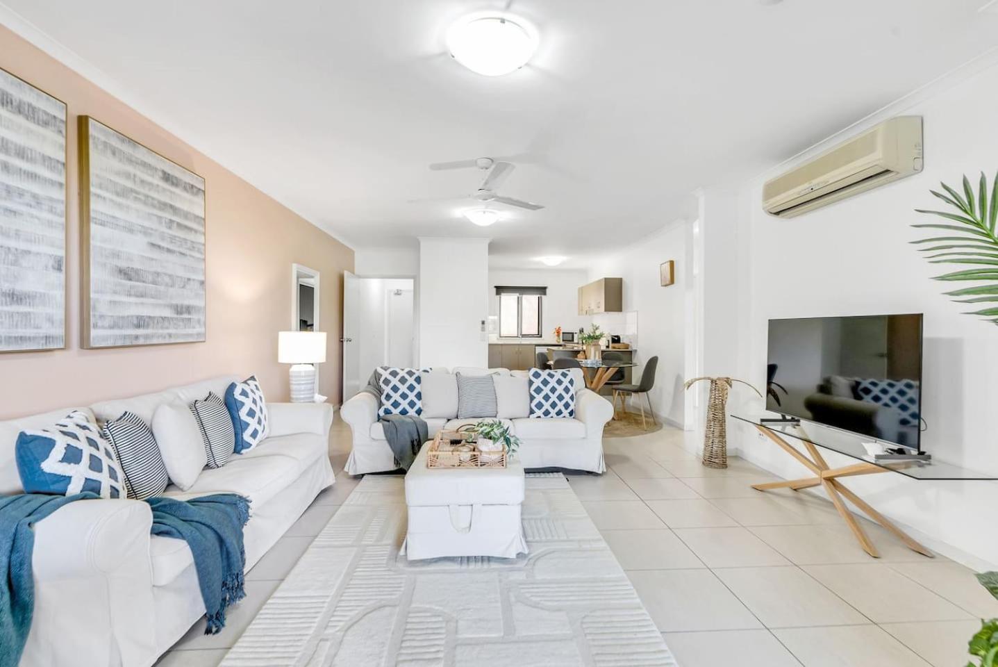 Relaxed Coastal Charm - A Stylish Resort-style Haven * Cairns