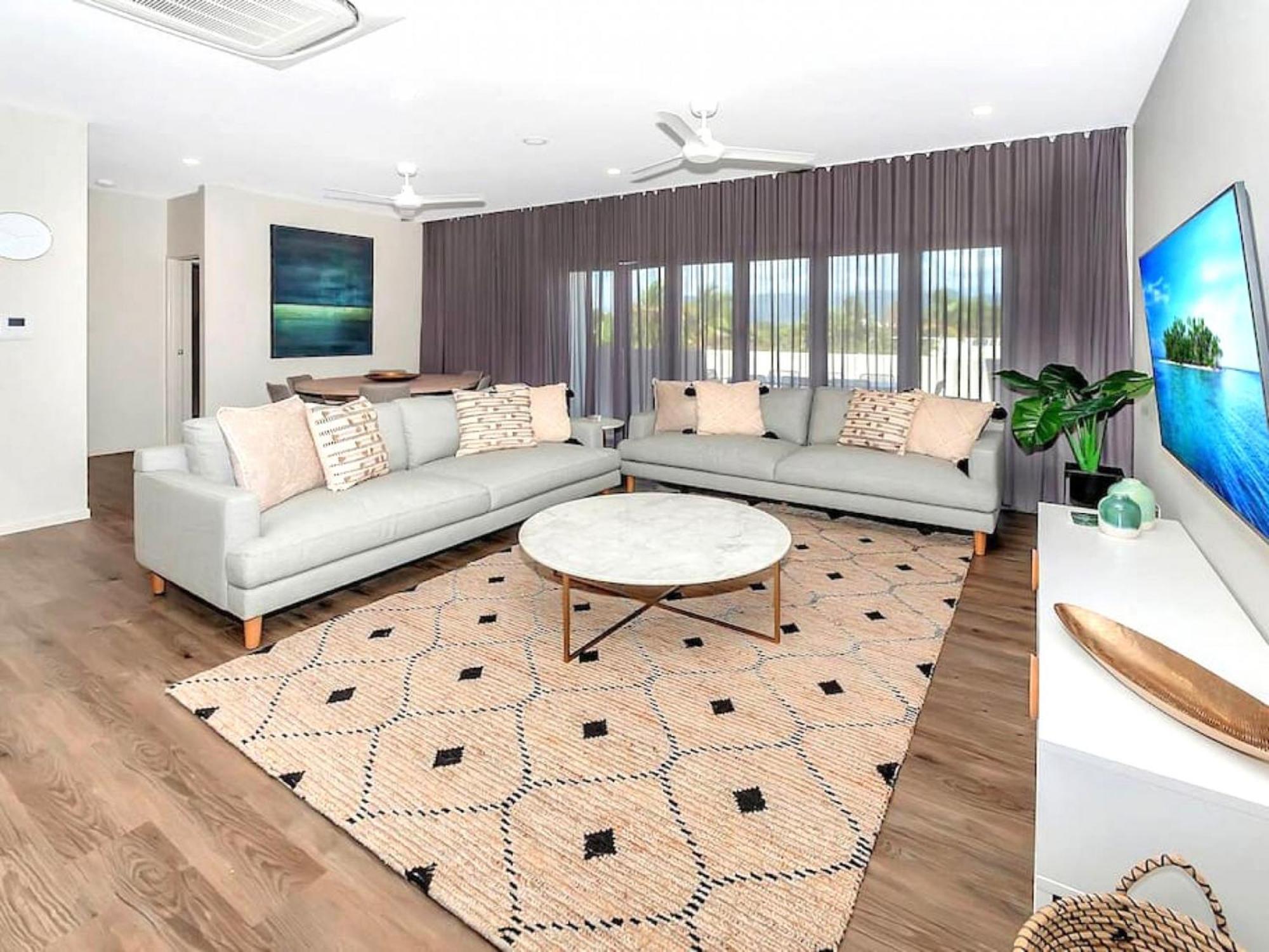 Apartment North 4-bed With Outdoor Dining & Pool Cairns