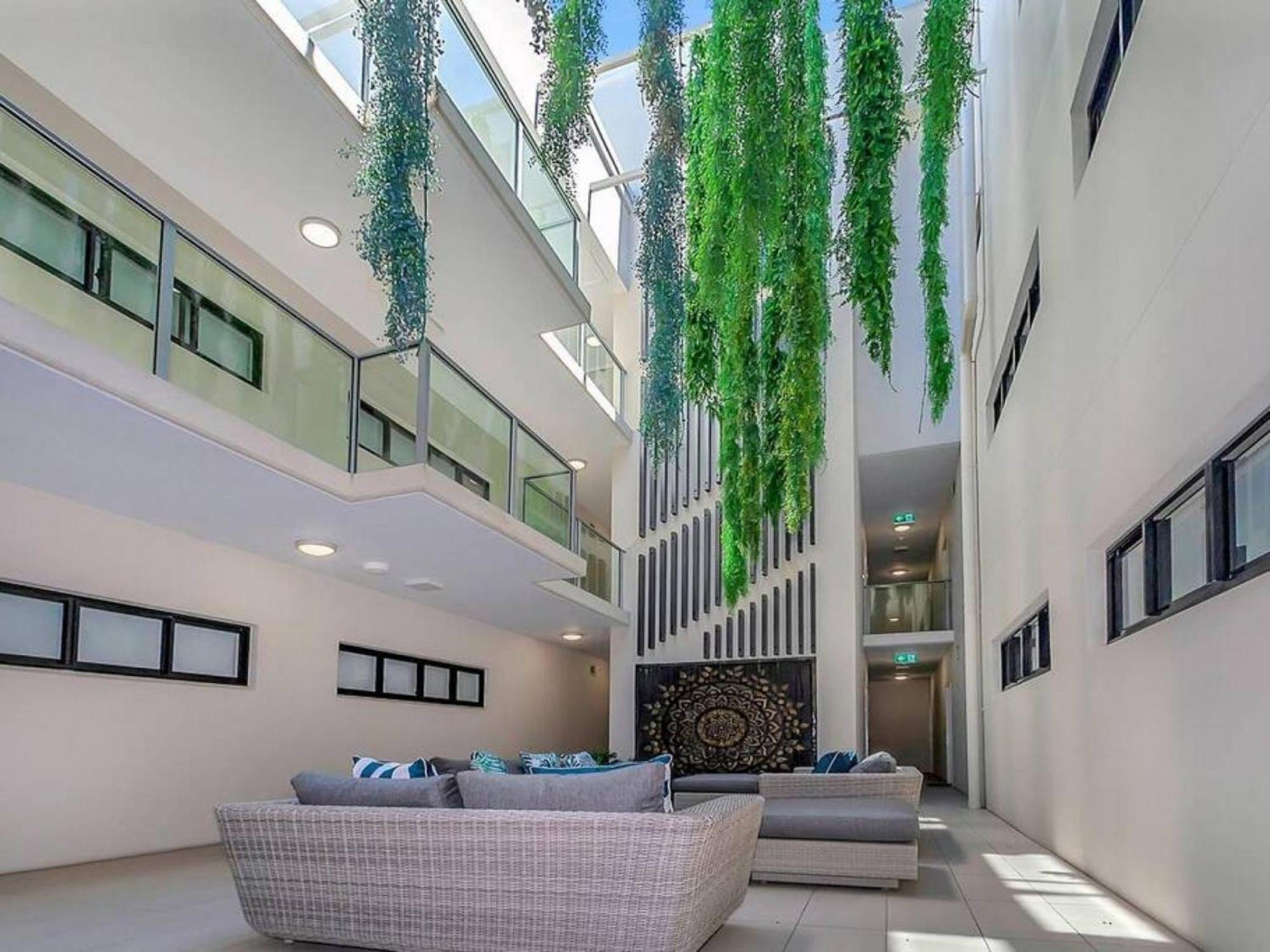 Apartment North 4-bed With Outdoor Dining & Pool Cairns