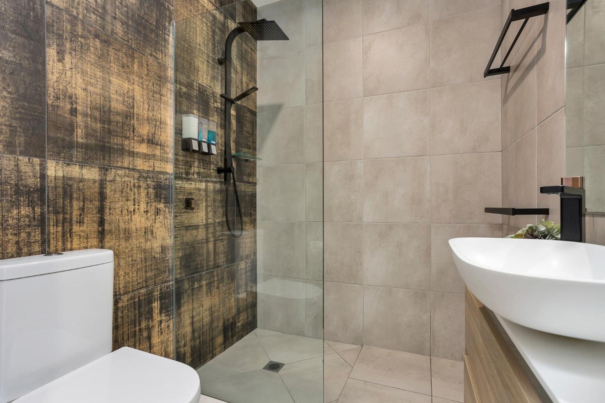 North 4-bed With Outdoor Dining & Pool Apartment *