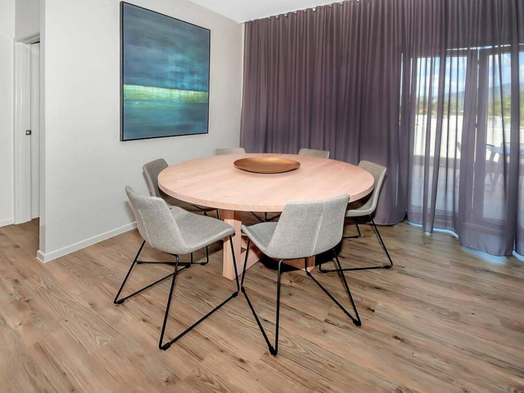 Apartment North 4-bed With Outdoor Dining & Pool