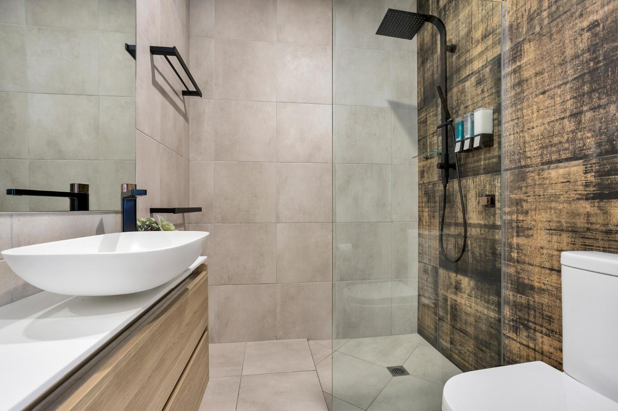 North 4-bed With Outdoor Dining & Pool Apartment *