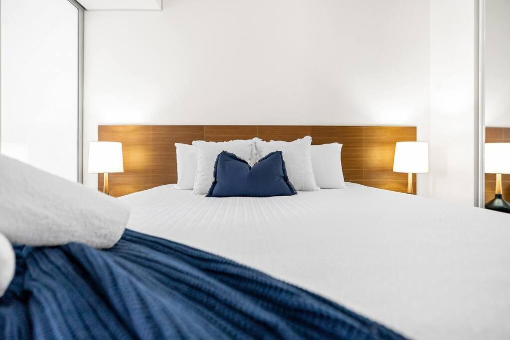 Apartment Panoramic Views At Harbour Light On The Waterfront *