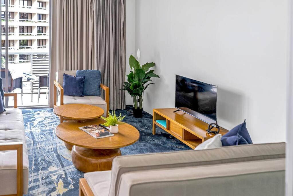 Apartment Panoramic Views At Harbour Light On The Waterfront