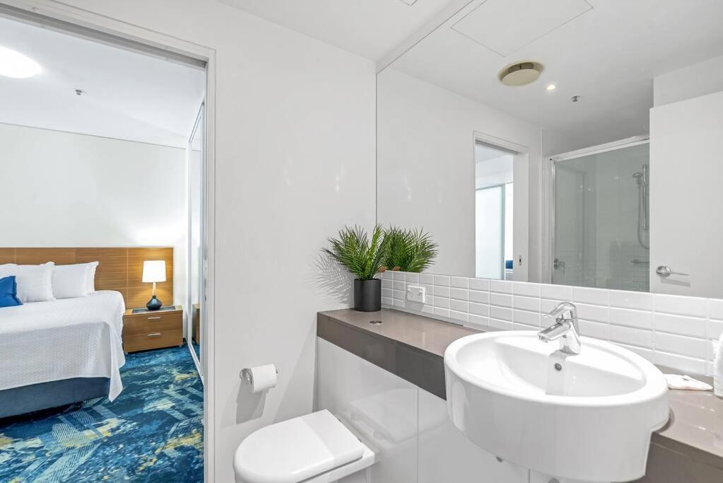 Panoramic Views At Harbour Light On The Waterfront * Cairns