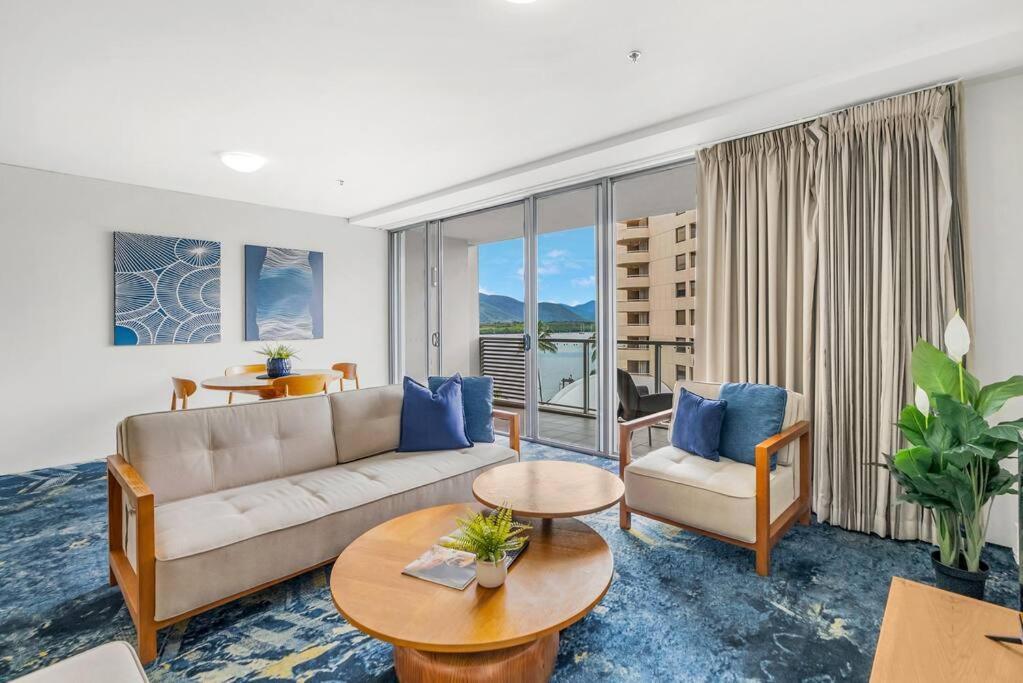 Apartment Panoramic Views At Harbour Light On The Waterfront *