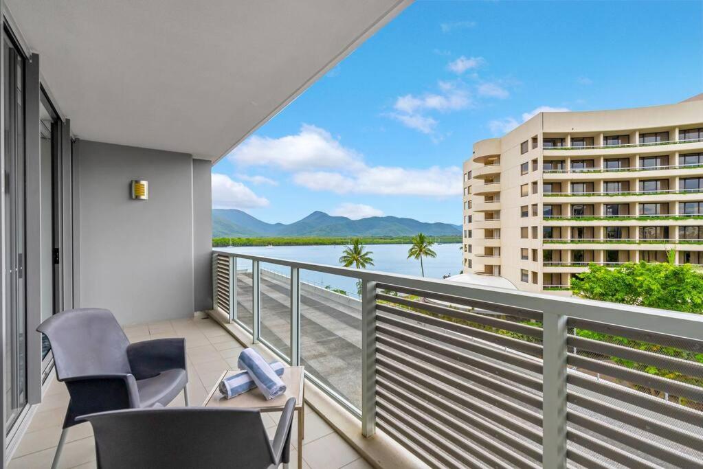 Panoramic Views At Harbour Light On The Waterfront Apartment *