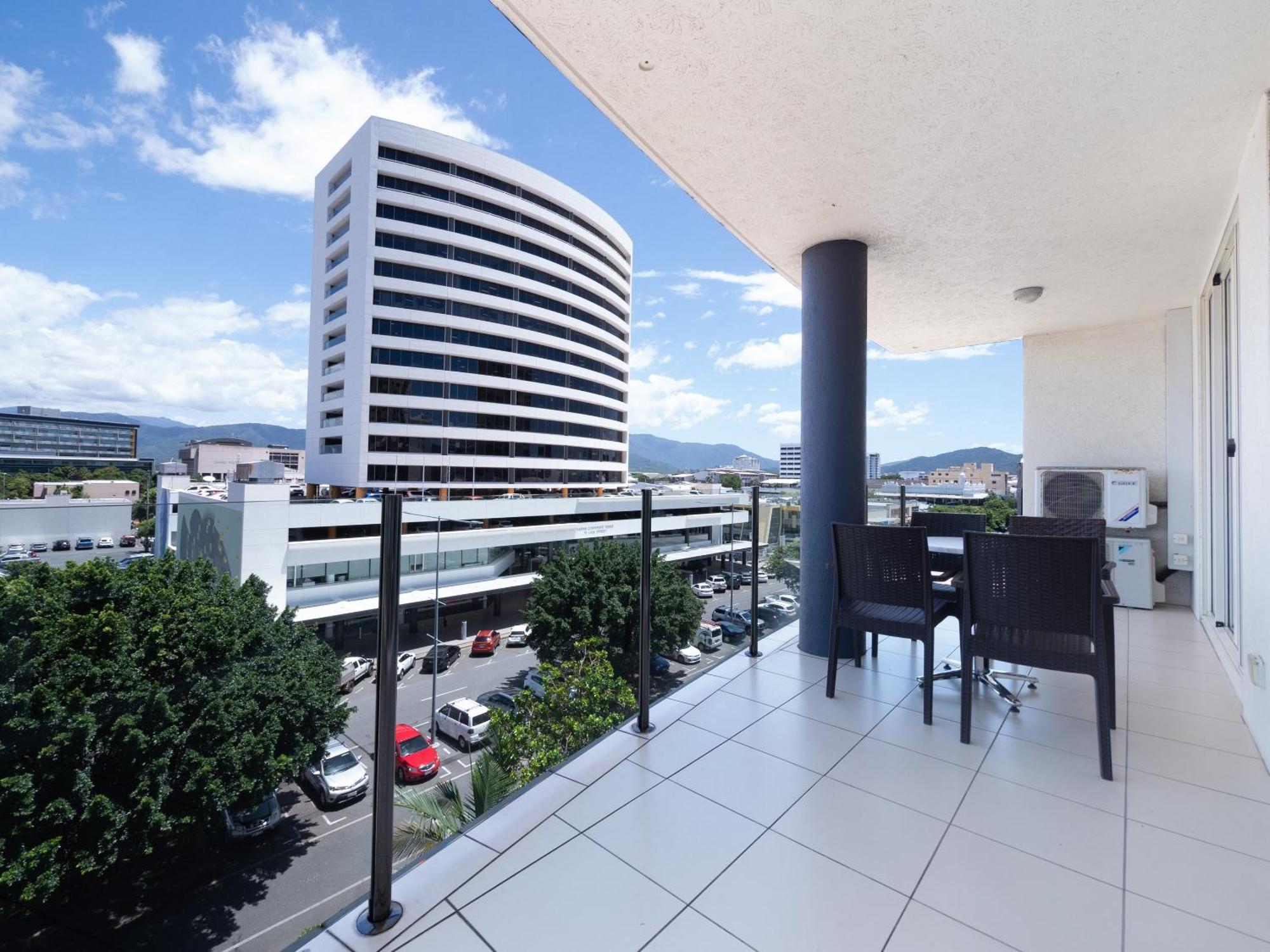 Quays 2 Apartment