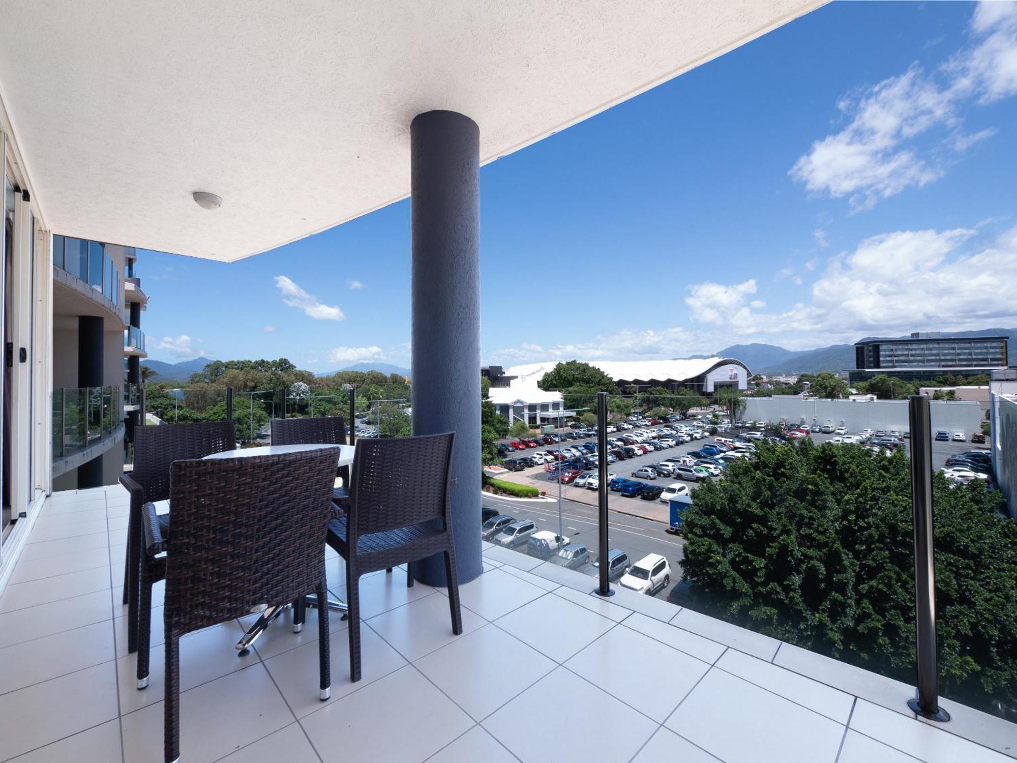Quays 2 Apartment