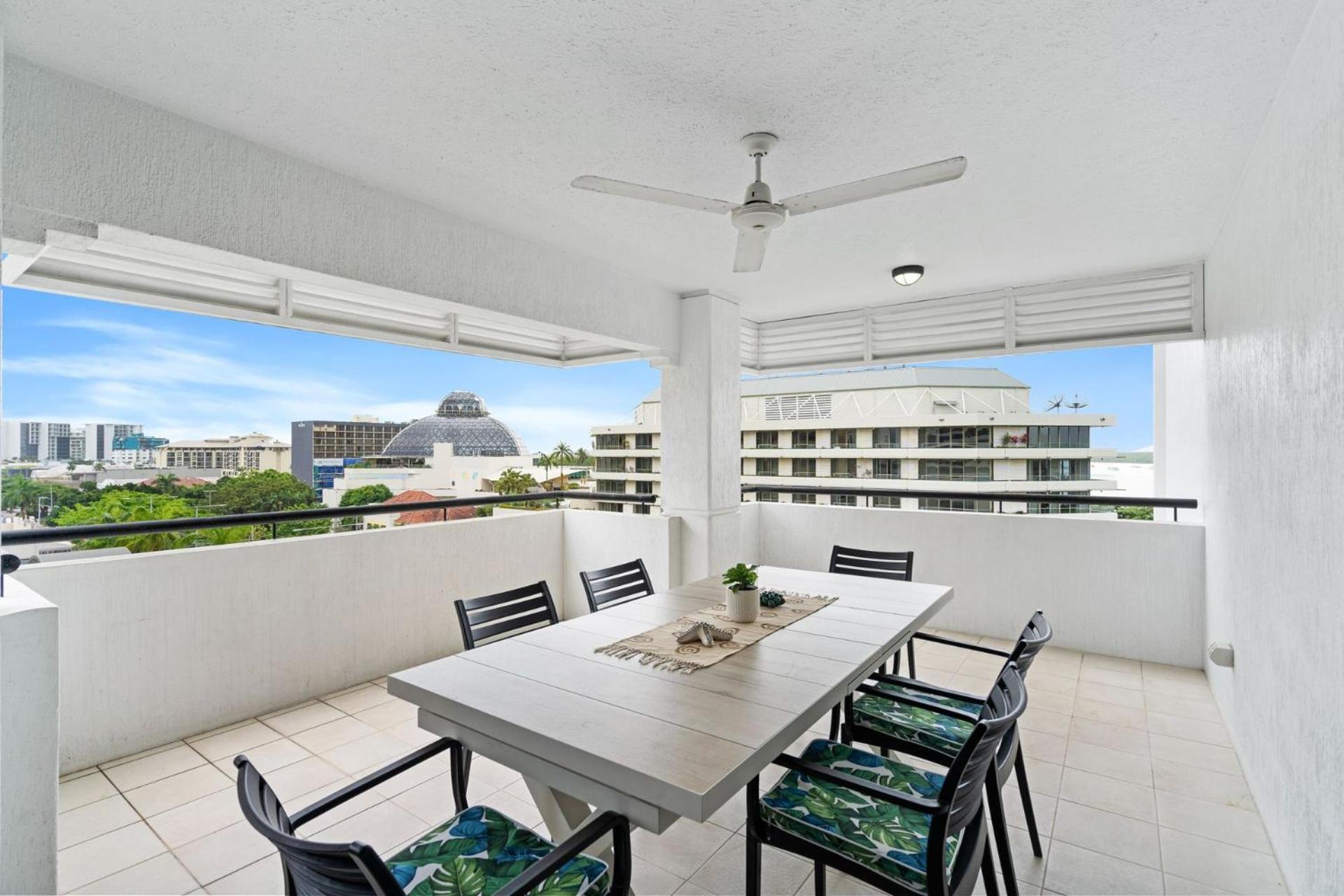 Belle Escapes 702 Cbd With Elevated And Water Views Apartment *