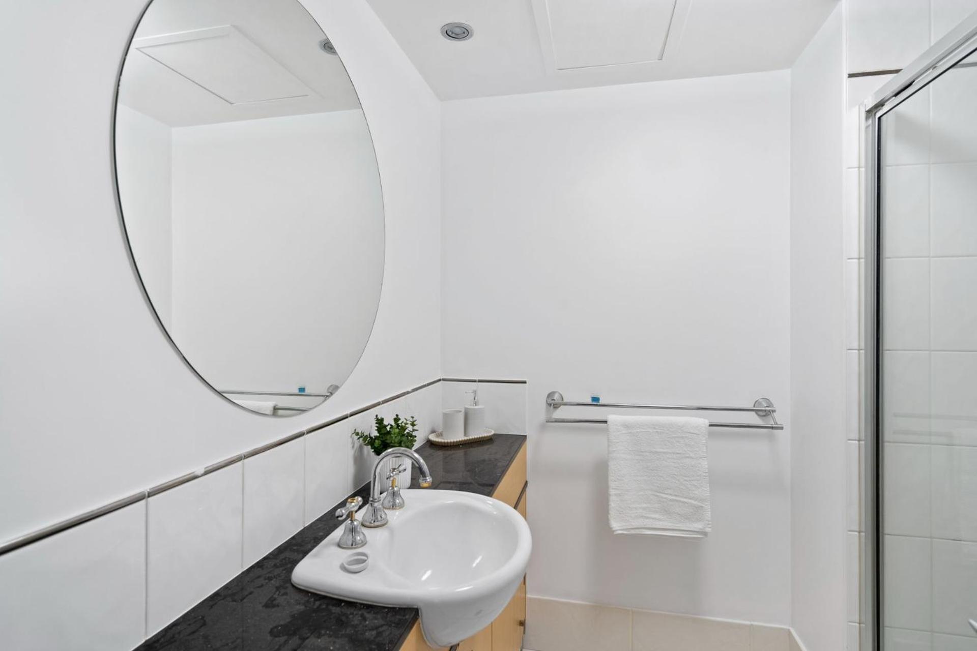 Belle Escapes 702 Cbd With Elevated And Water Views Cairns