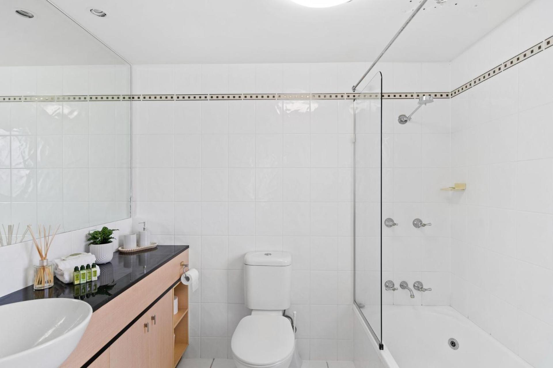 Belle Escapes 702 Cbd With Elevated And Water Views