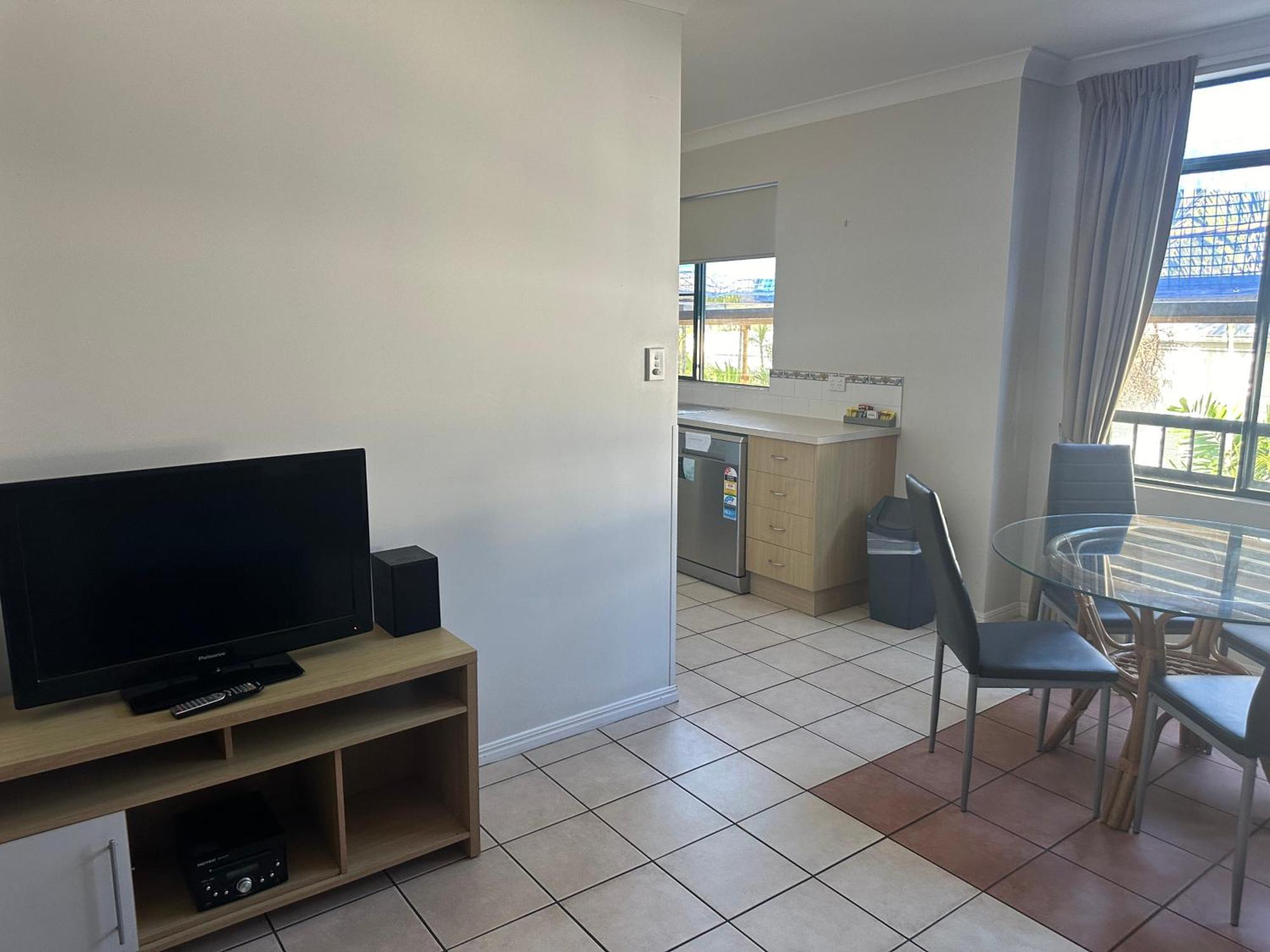 2 Bedroom Family Or Corporate Self-contained In Apartment *