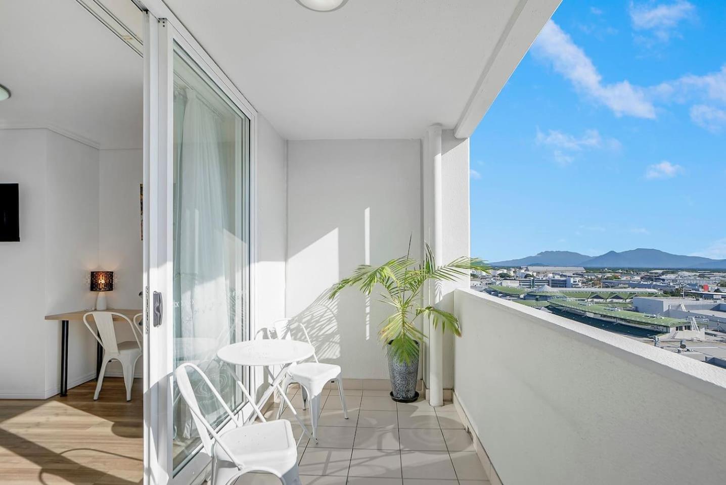 Apartment Getaway - A Sleek Cairns