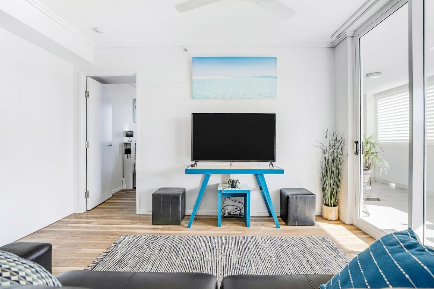 Escape - Elevated Modern Haven With Pool Apartment *