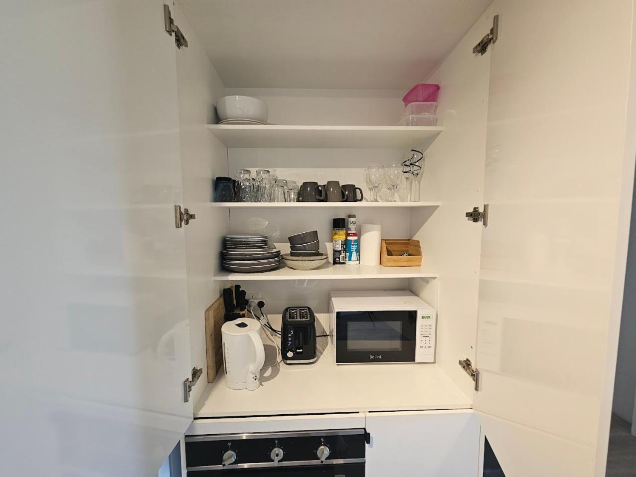 Budget-savvy Travellers, Residential Style Two-bedroom Apartment, Self Check-in Apartment Cairns