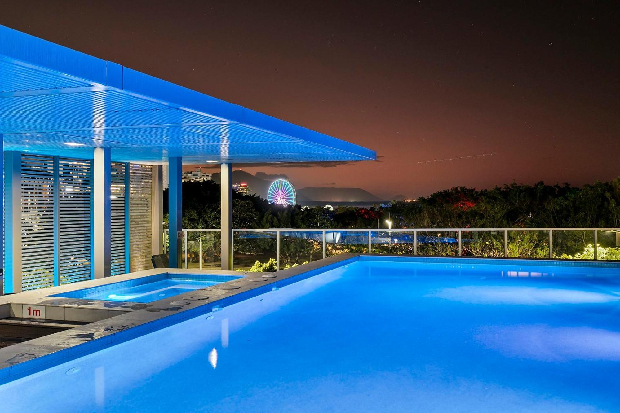 Reef - Waterfront Pool Sauna & Gym Cairns