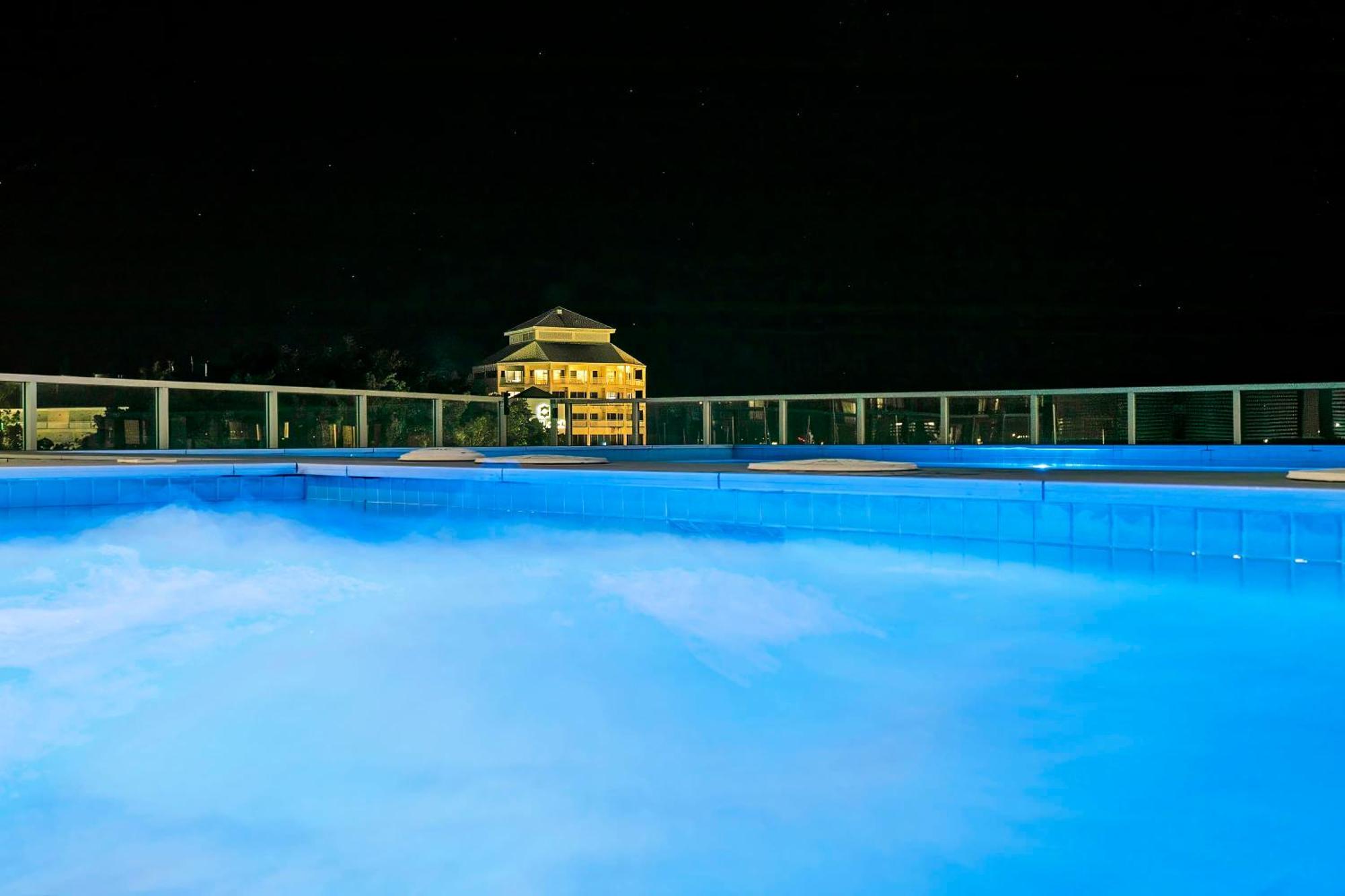 Coastal Harbour Lights -pool Gym & Prime Location Apartment Cairns